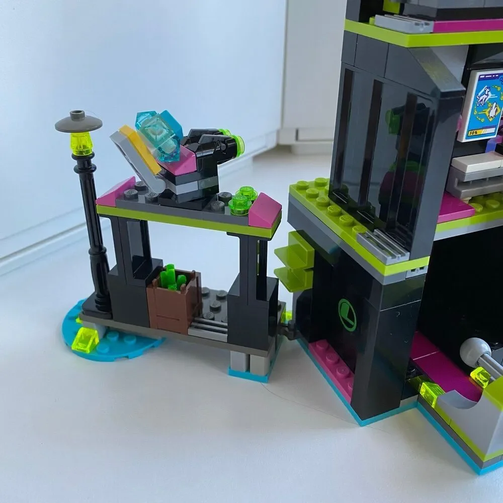 LEGO DC Super‎ Hero Girls Lena Luthor Kryptomite Factory 41238 Building Retired